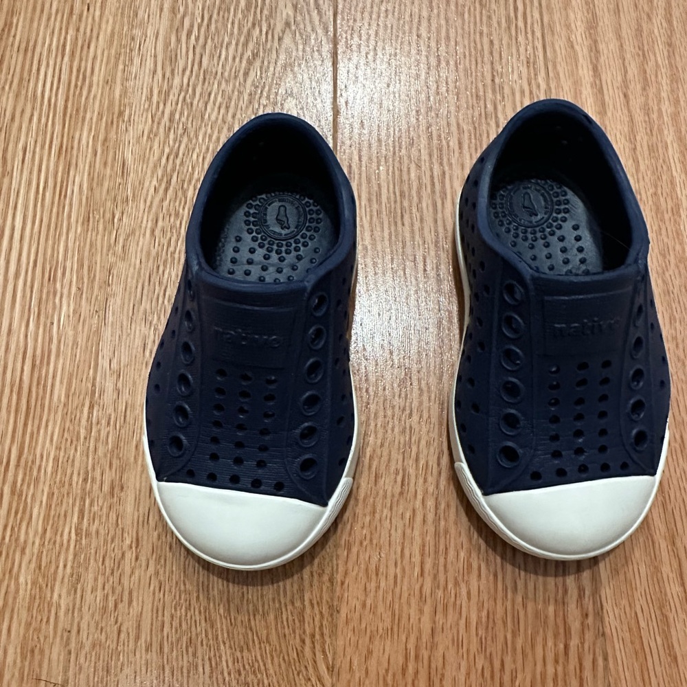 Like New! Native Navy Blue Shoes Size C4
